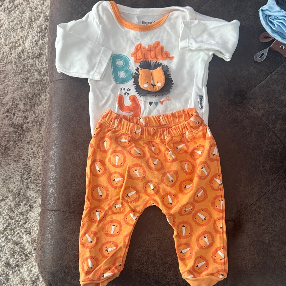 Baby Lion Two-Piece Set in White and Orange